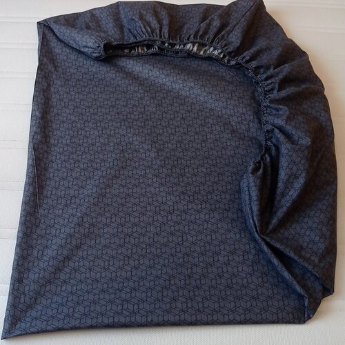 Простыня KA-textile 160х200 на резинке, Перкаль, Золотые шестигранники
