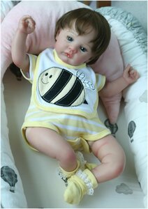 Фото Мягконабивная кукла Реборн (Reborn Dolls) - Девочка в костюме с пчелкой (51 см)