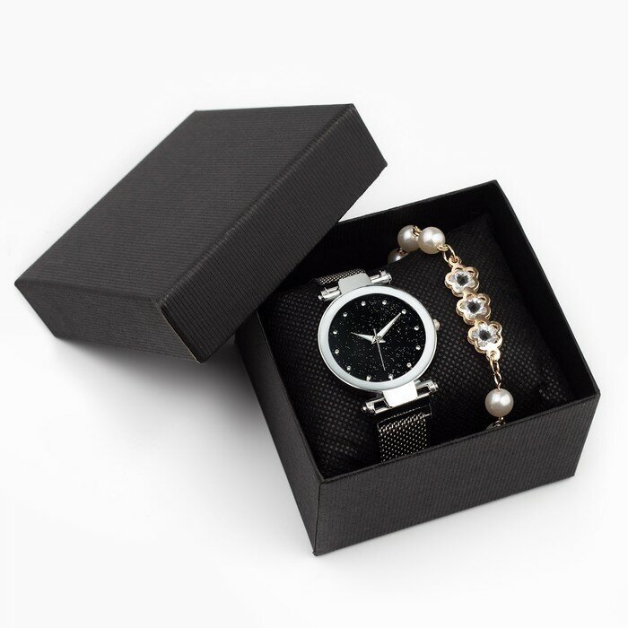 Подарочный набор 2 в 1 Love: наручные часы и кулон, d-3.8 см, ремешок магнит