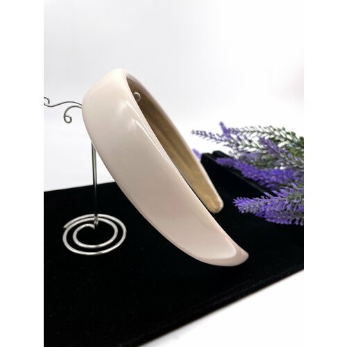 Ободок для волос женский на голову кожаный глянцевый молочный