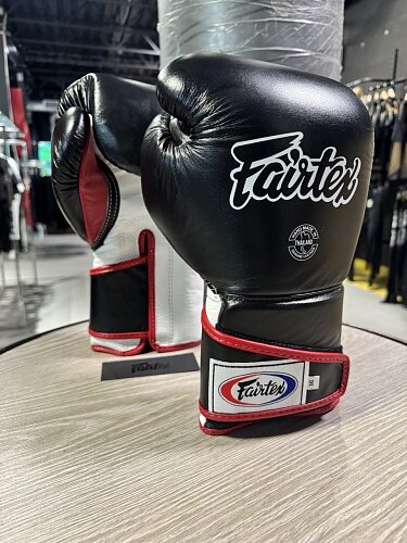 Боксерские перчатки Fairtex Boxing gloves BGV6 черный, белый, красный