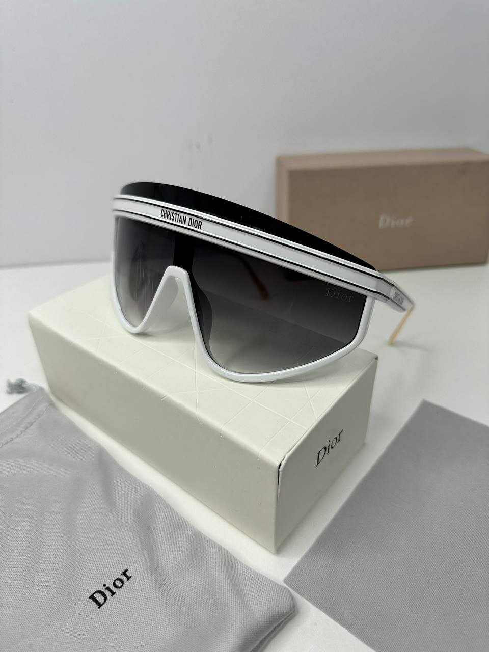 Солнцезащитные очки