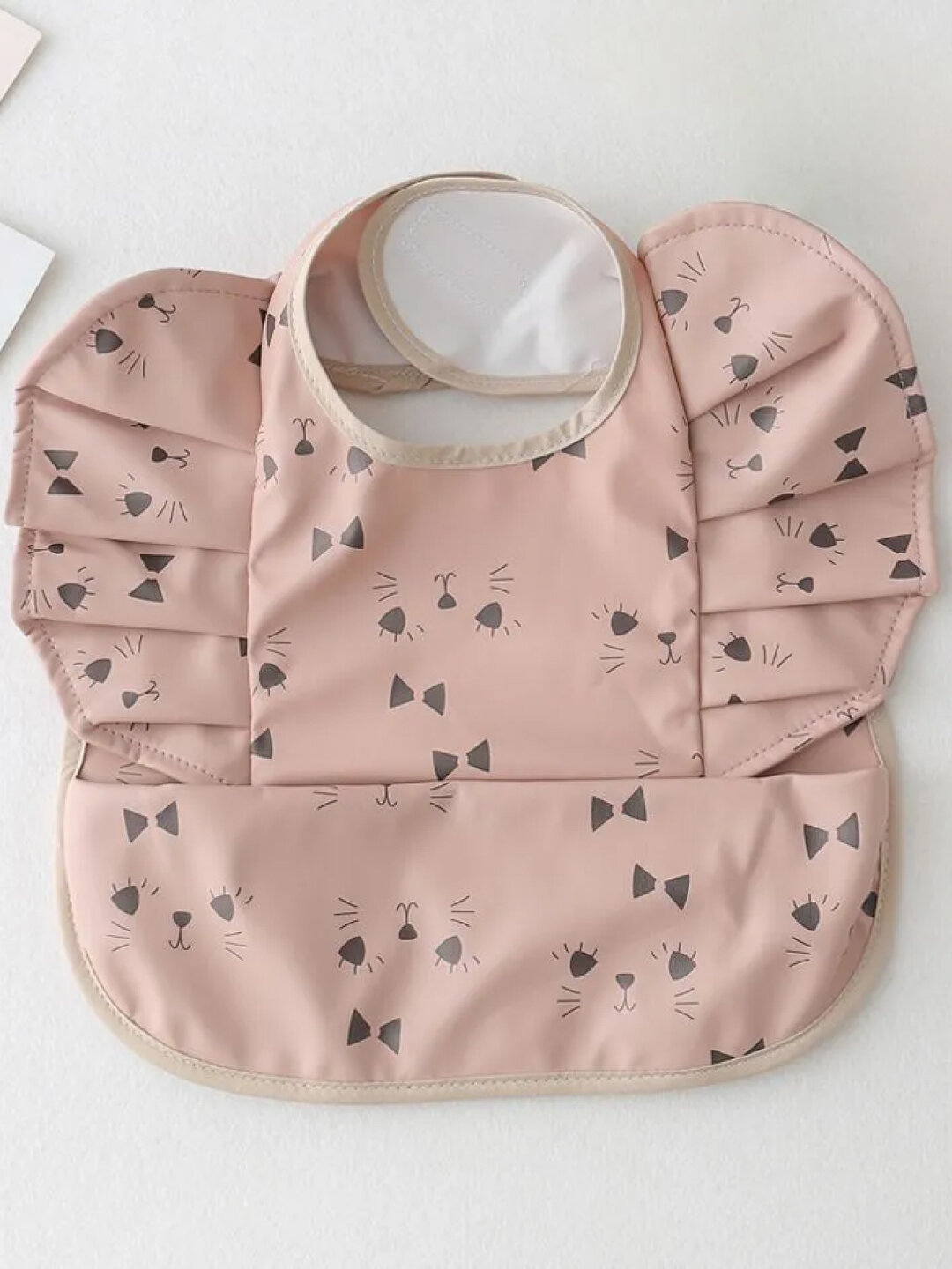 Нагрудник для кормления с карманом водооталкивающий с крылышками, непромокаемый