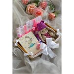 Подарочный набор на выписку из роддома для девочки / подарок на рождение малыша с пеленками и одеждой для дочки, 6 предметов - изображение