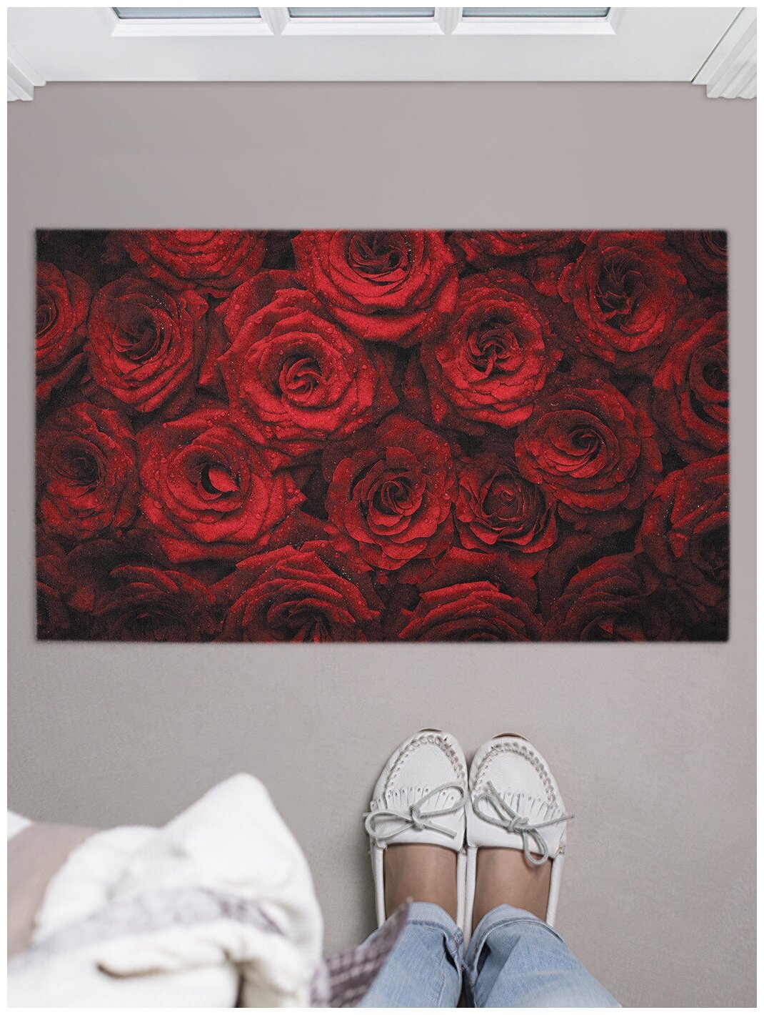 Придверный коврик в прихожую JoyArty "Алые розы" для обуви, на резиновой основе, 75x45 см
