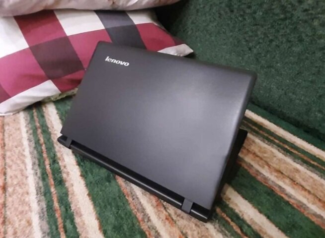 15.6 Ноутбук Lenovo 100-15IBY черный хороший акция сумка подарок. Ноутбук отличного состояния. Все фото есть.