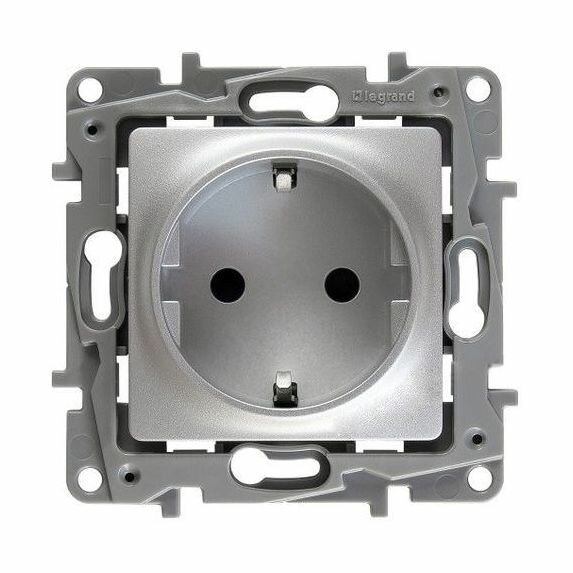 фото Розетка 2К+З со шторками с автоматическими зажимами ETIKA Plus, алюминий Legrand 672431