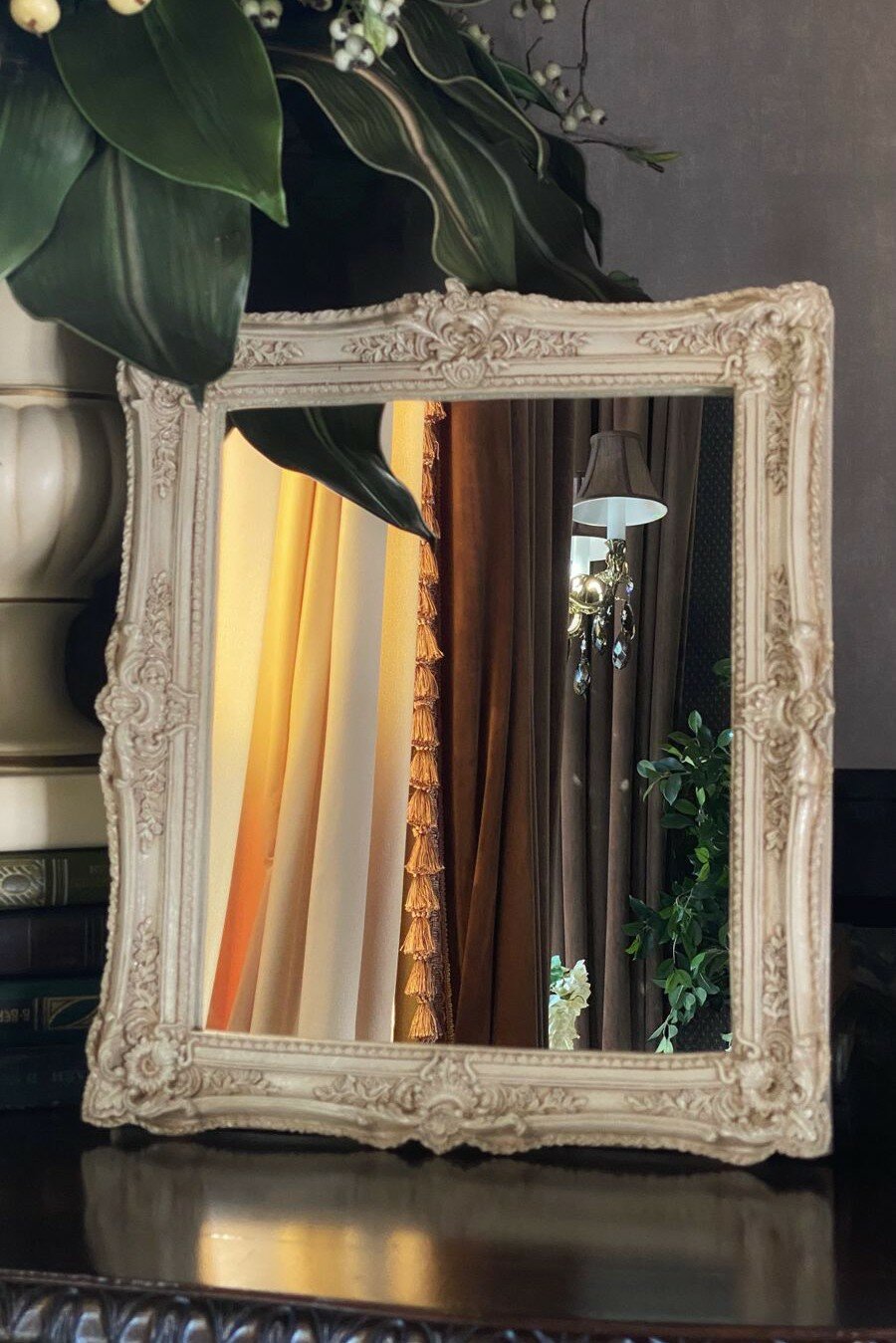 фото Интерьерное зеркало в багетной раме. 32 х 37 см