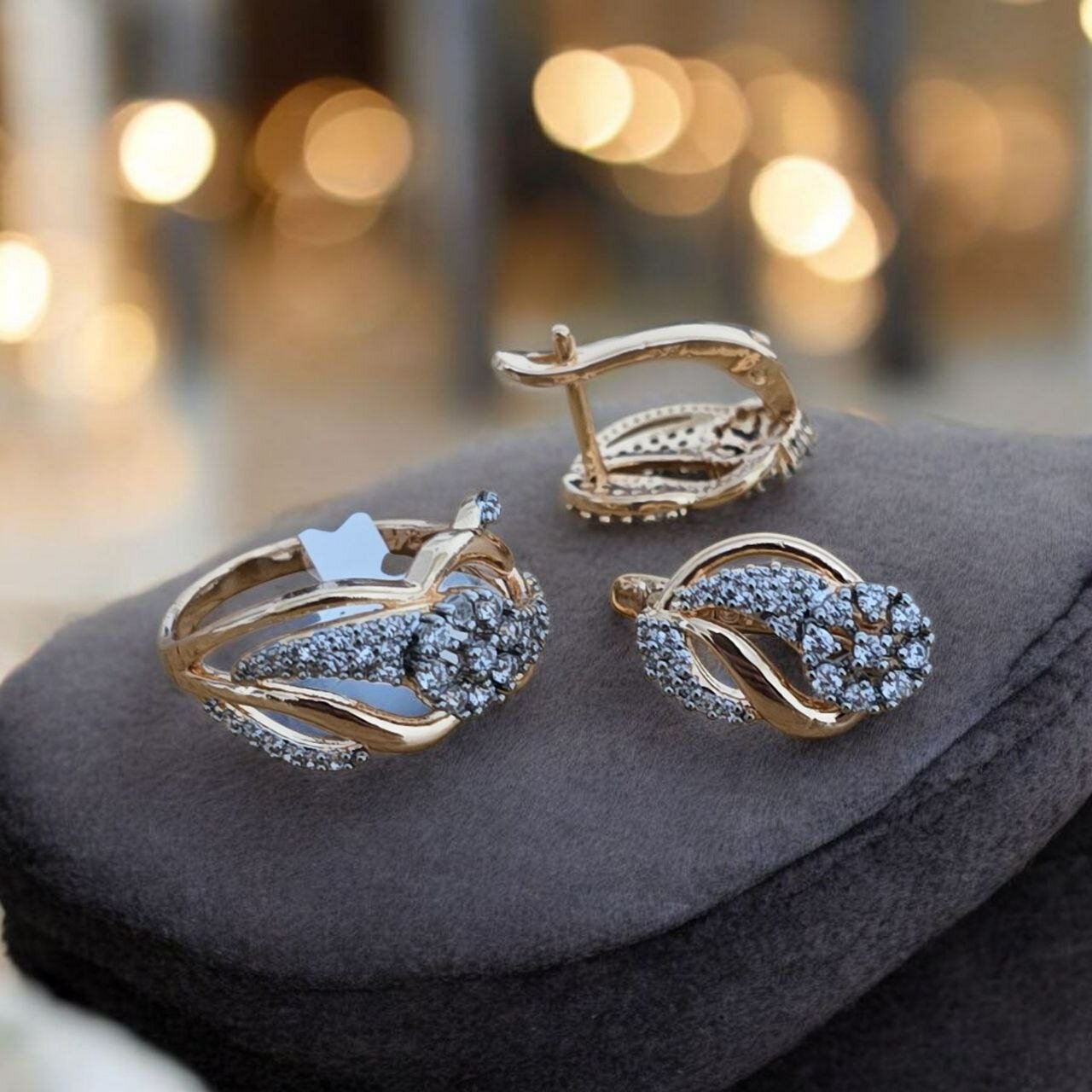 Комплект бижутерии: серьги, кольцо, фианит