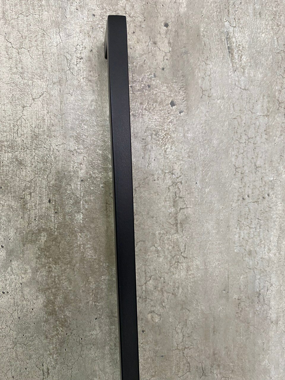 Ручка-скоба 832 мм, отделка черный бархат (матовый) - фотография № 9