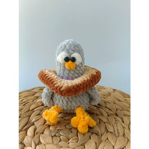 Голубь с хлебушком