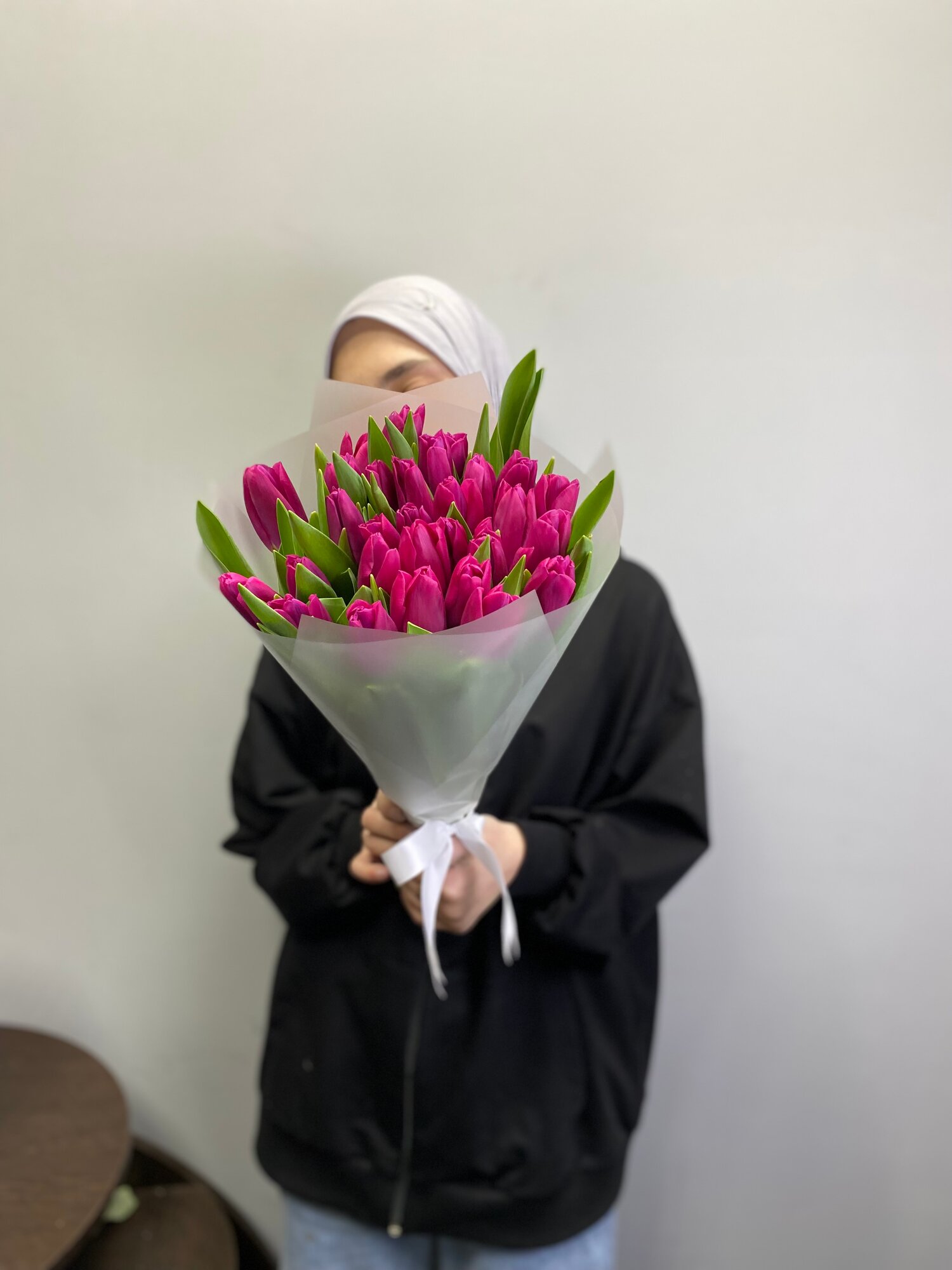 Букет живых цветов тюльпаны фиолетовые NURA FLOWERS 25 шт высота 40 см