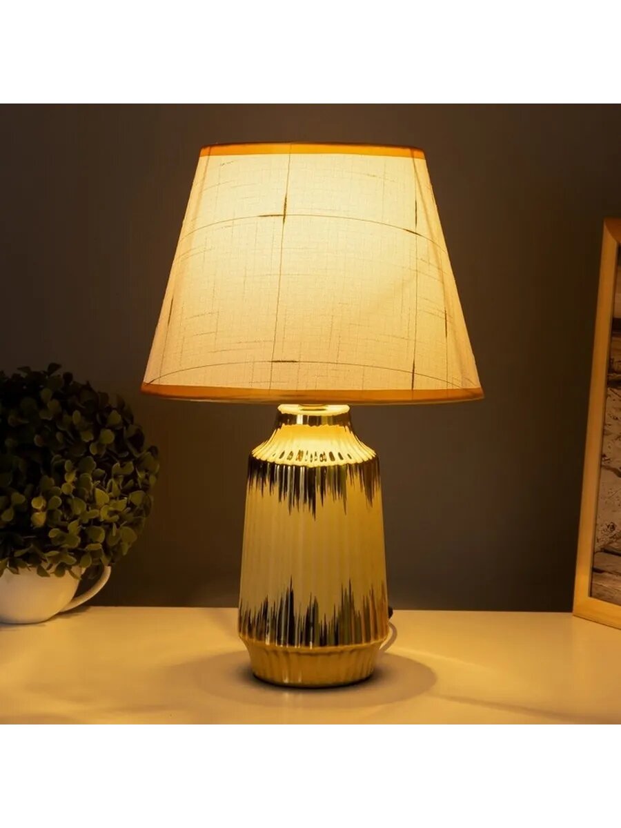 Элегантная настольная лампа в классическом стиле