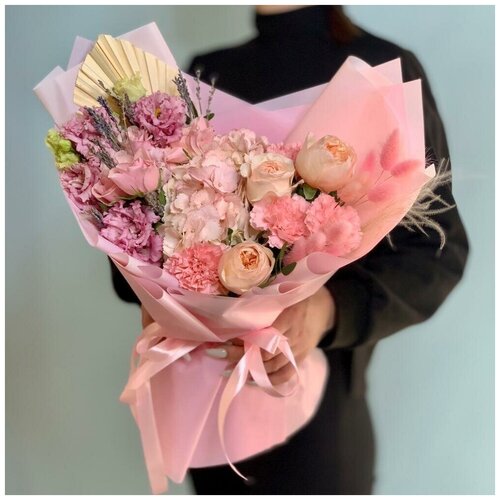 Букет с гортензией, пионовидными розами и лавандой «Розовая пудра»