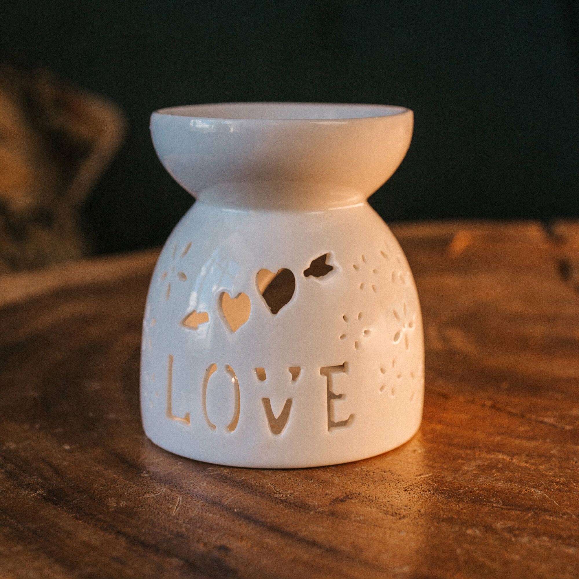 Аромалампы Аромалампа керамическая "Love" для эфирных масел и воска