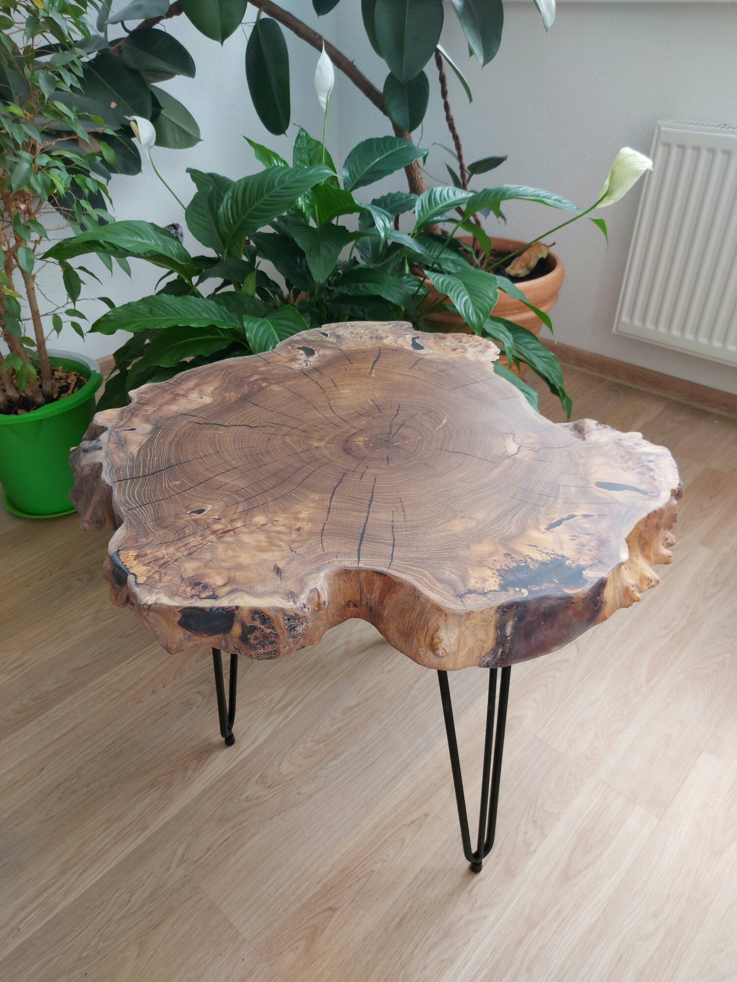 Журнальный столик из натурального массива дерева Vamstol