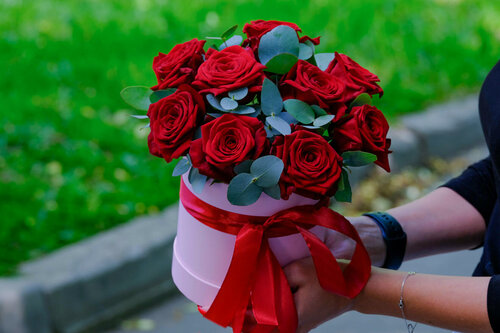 Изображение товара Композиция из 9 роз в шляпной коробке