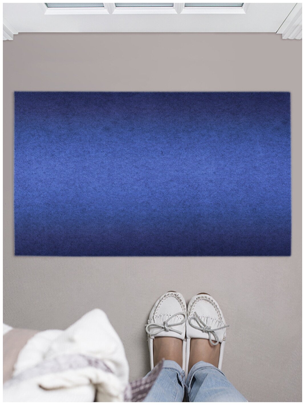 Придверный коврик в прихожую JoyArty "Синее переливание" для обуви, на резиновой основе, 75x45 см - фотография № 1
