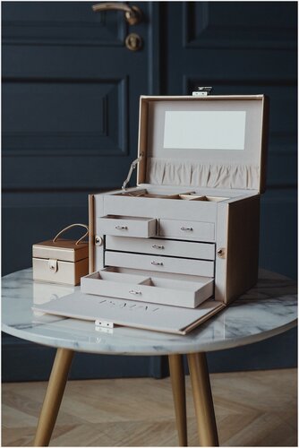 Изображение товара Шкатулка для украшений IsmatDecor S-700B-1 вместительная и стильная шкатулка из экокожи