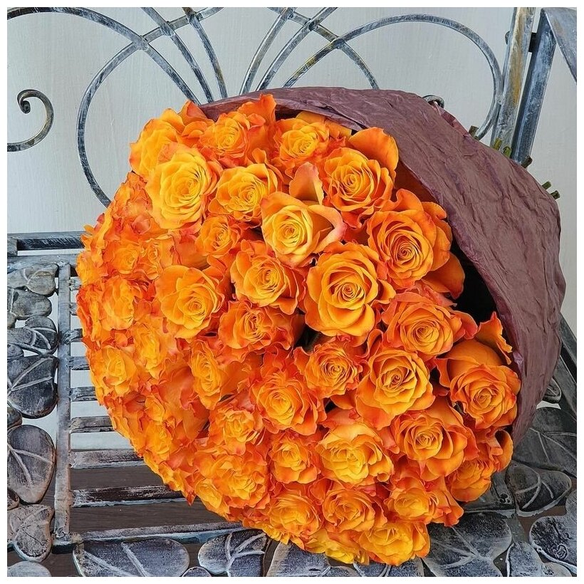 Букет из 51 оранжевой розы в эко-бумаге