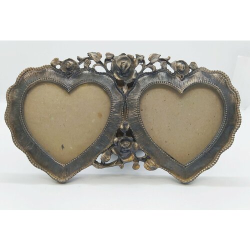 Фоторамка винтажная в виде двух сердец с гирляндой из роз, олово, стекло, Европа