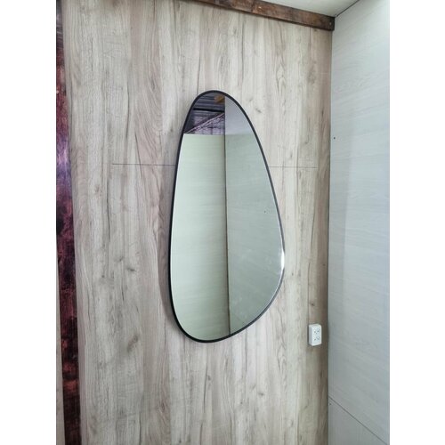 Зеркало настенное неправильной формы с окантовкой 60х115 3900₽