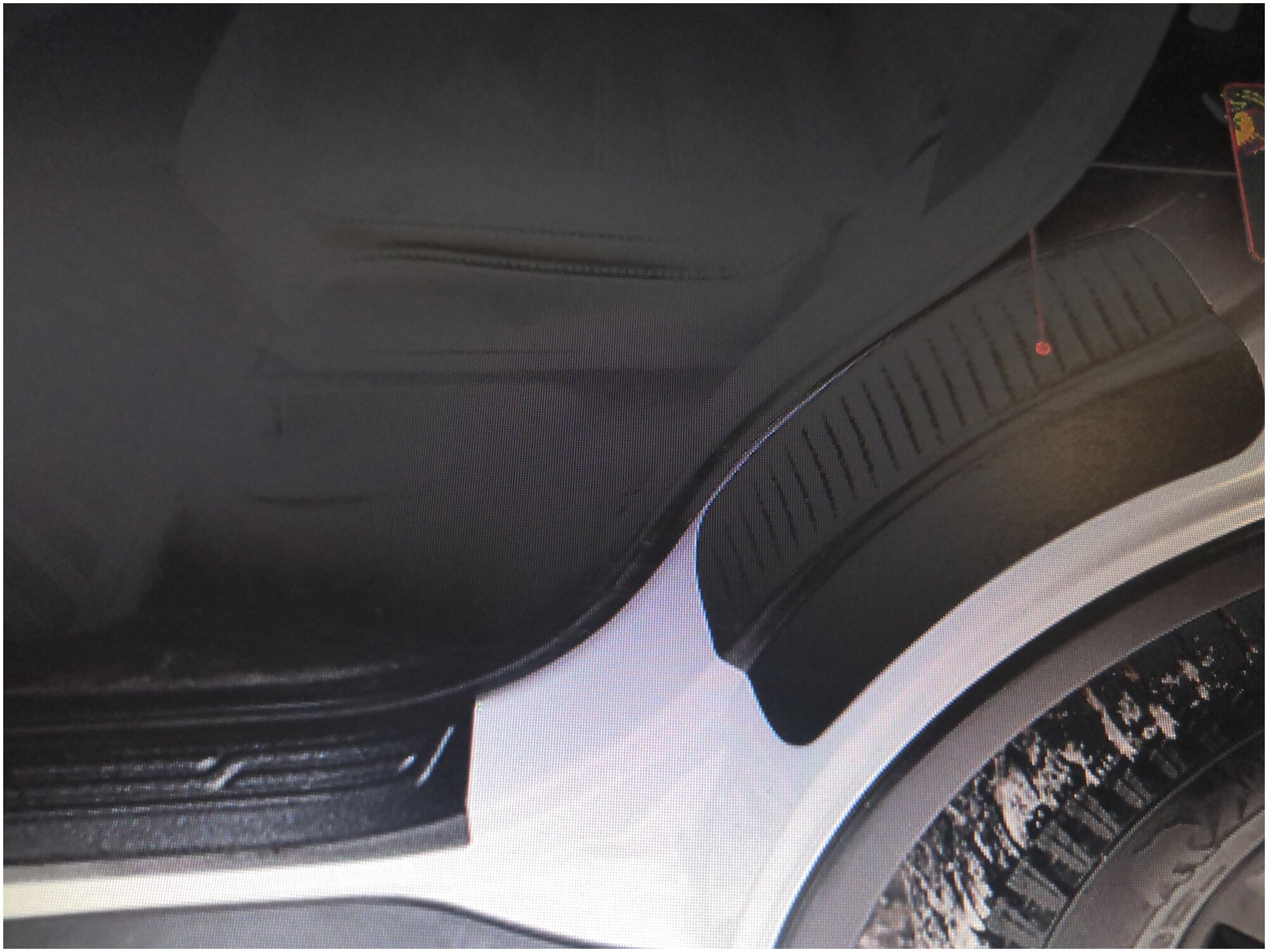 Накладки на внутренние части задних арок со скотчем 3М Mitsubishi Outlander 2018-