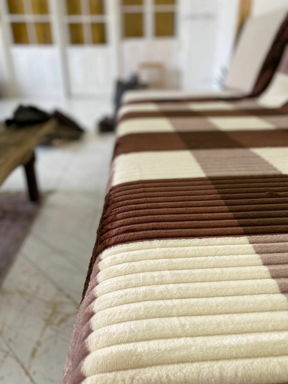 Плед 200х220 покрывало для дивана, на кровать, на кресло, легкий летний для пикника велсофт в клетку - фотография № 4