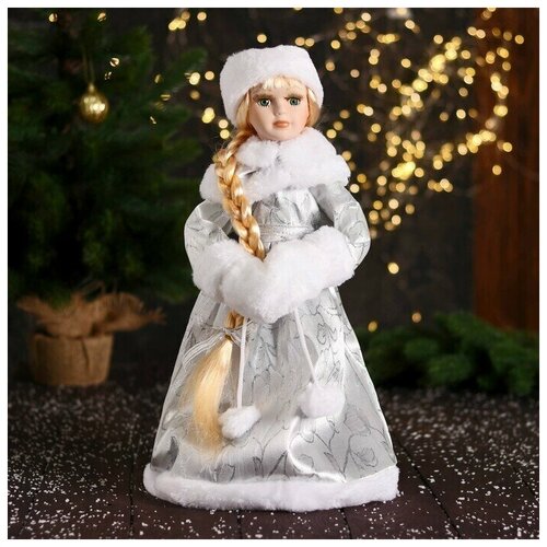 Фигурка новогодняя, Снегурочка в муфте с меховыми бомбошками 43 см, серебристо-белый, 1 шт.