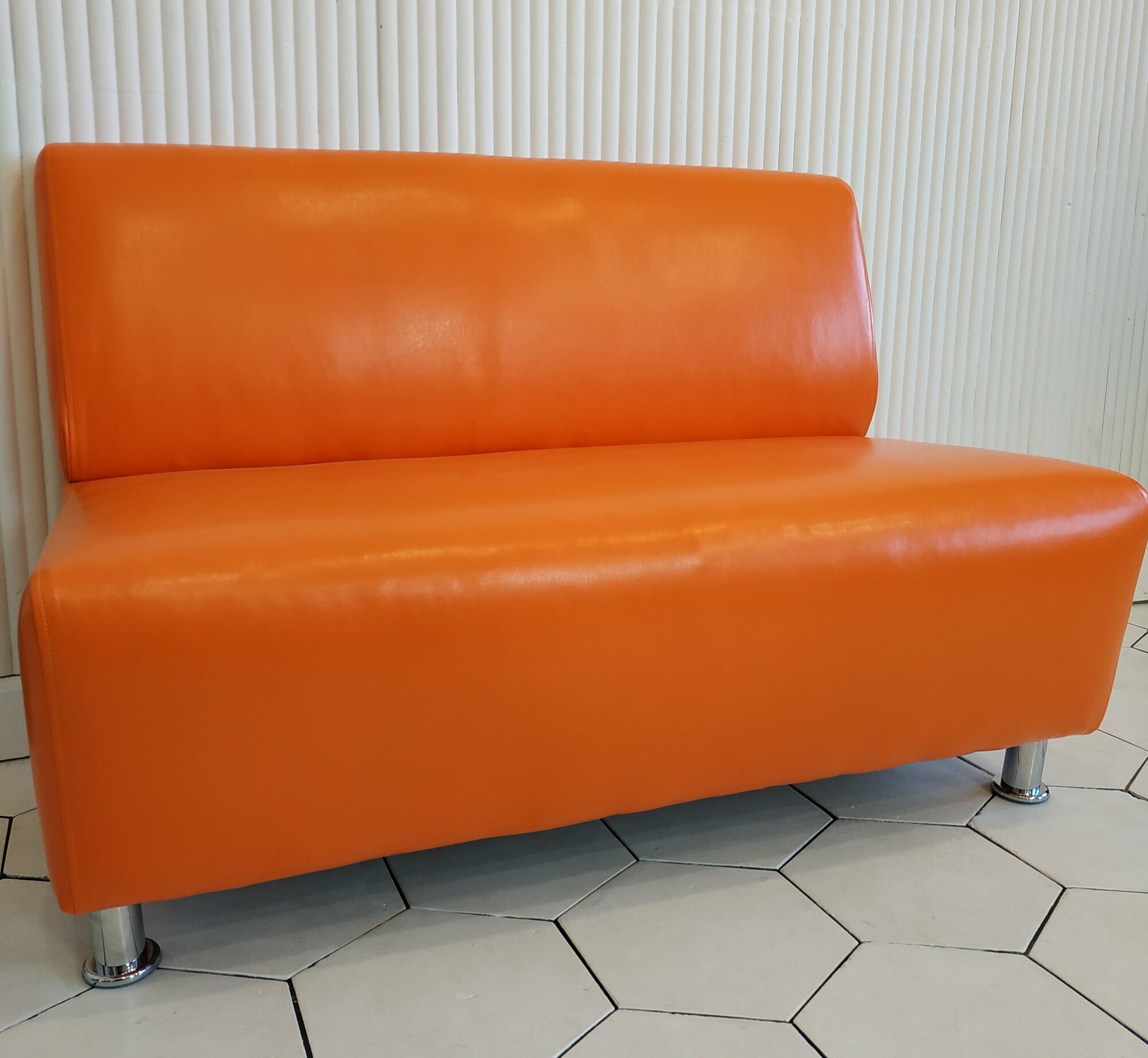 Диван офисный Вегас, механизм Нераскладной, 110х67х77 см, оранжевый