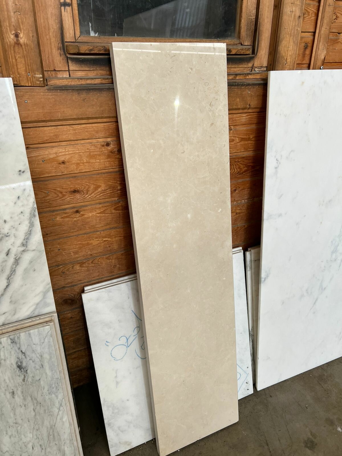 фото Ступени Crema Nuova из керамогранита 133х33 см, толщина 3 см, цвет бежевый