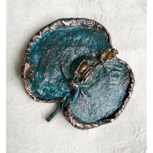 Брошь Медная мастерская GALATEA, янтарь, желтый, бирюзовый