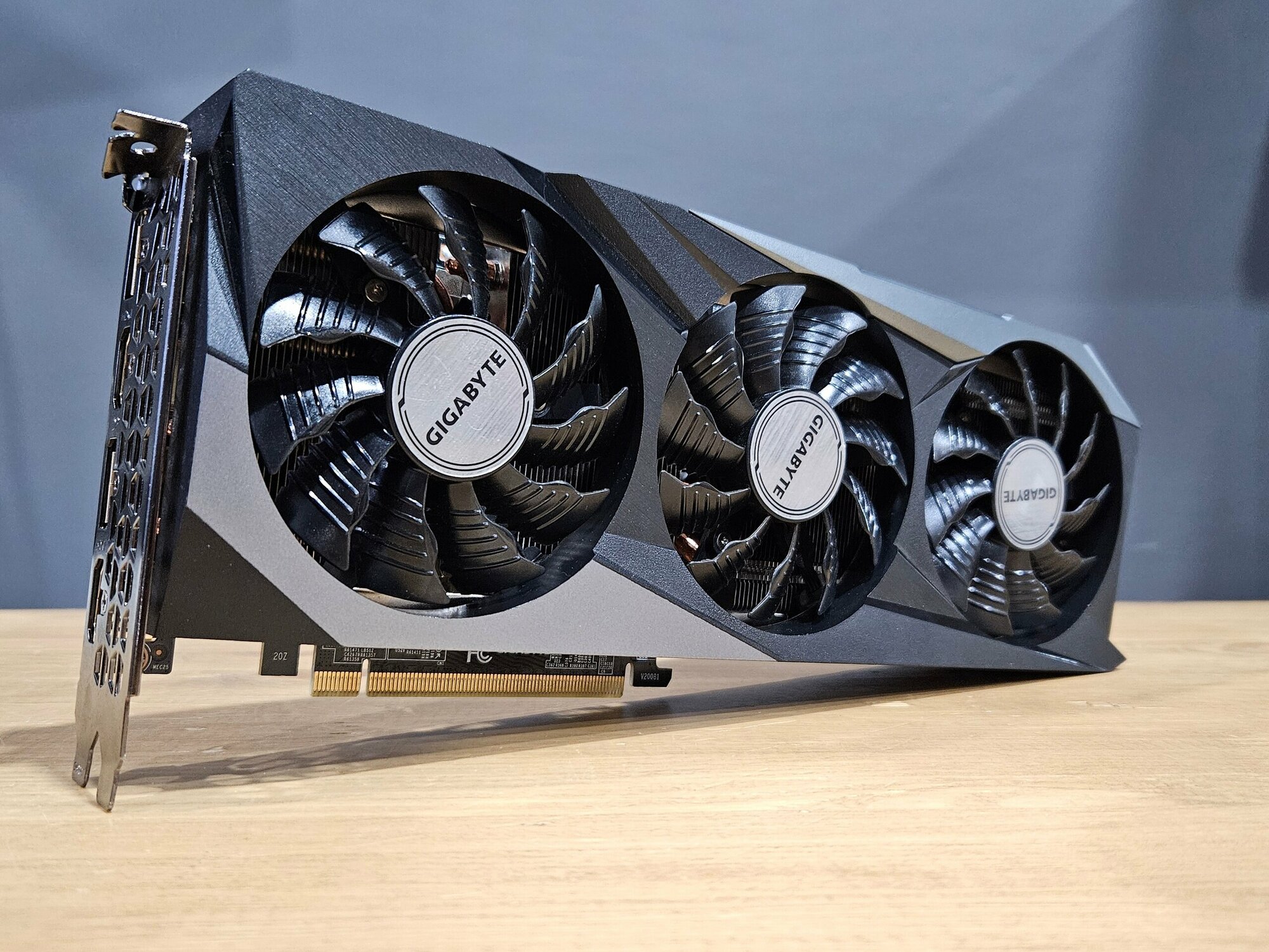 Видеокарта GIGABYTE GeForce RTX 3070 GAMING OC (LHR) 8 ГБ GDDR6, 256 бит, 2 x DisplayPort, 2 x HDMI (101)