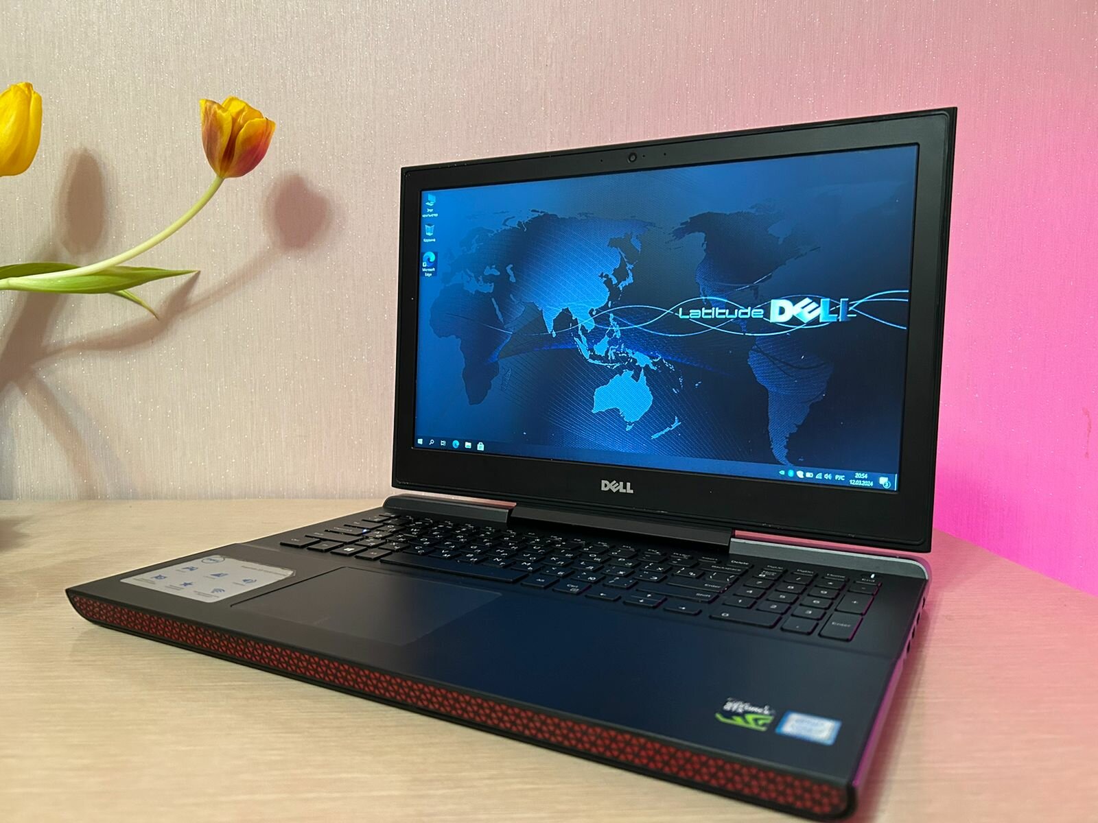 Игровой ультрабук Dell P65F001 i7-7700HQ GTX 1050ti RAM 8GB SSD 256GB Windows 10