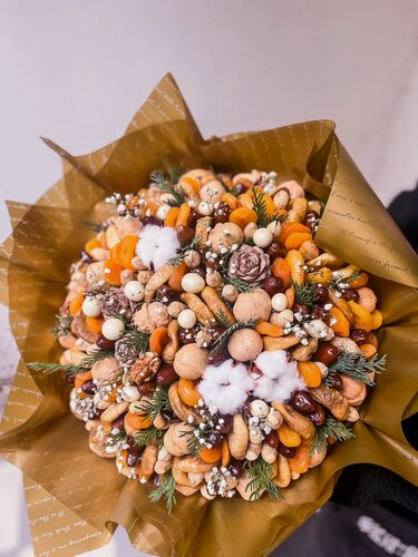 Изображение товара Большой сухофруктовый букет с орехами