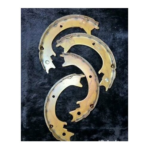 Колодки ручника стояночного тормоза Паджеро 4 3690₽