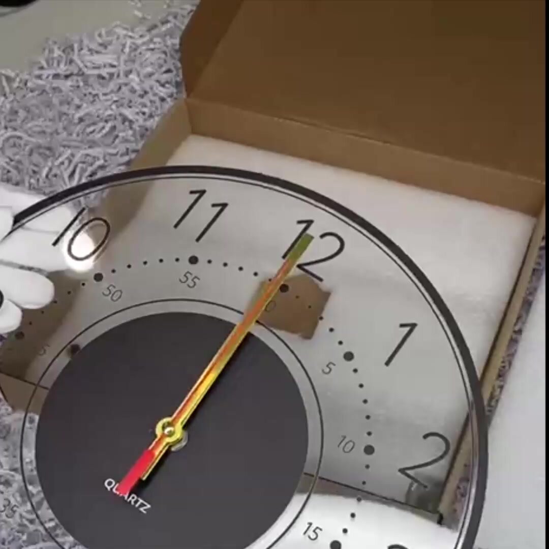 Часы настенные бесшумные 29 см белые / прозрачные дизайнерские в спальню и на кухню / круглые из монолитного поликарбоната (оргстекло) в гостиную — фото 1