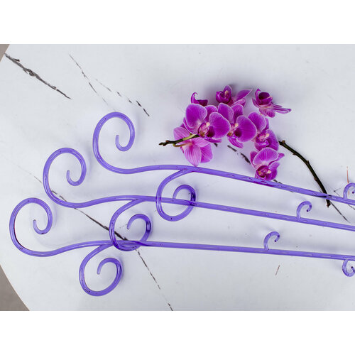 фиолетовый