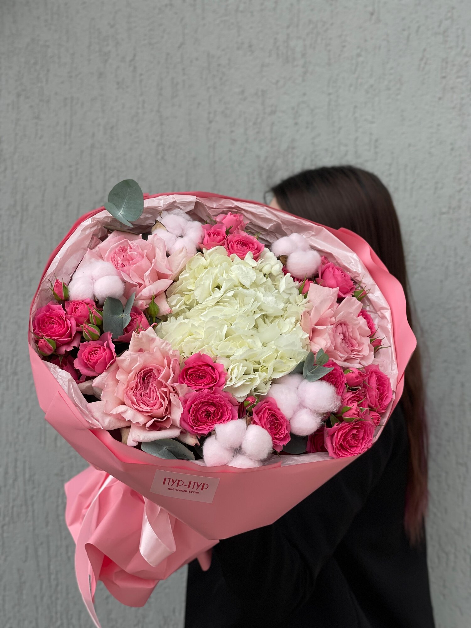 Сборный букет свежих цветов "Энергия цвета" с пионовидными розами