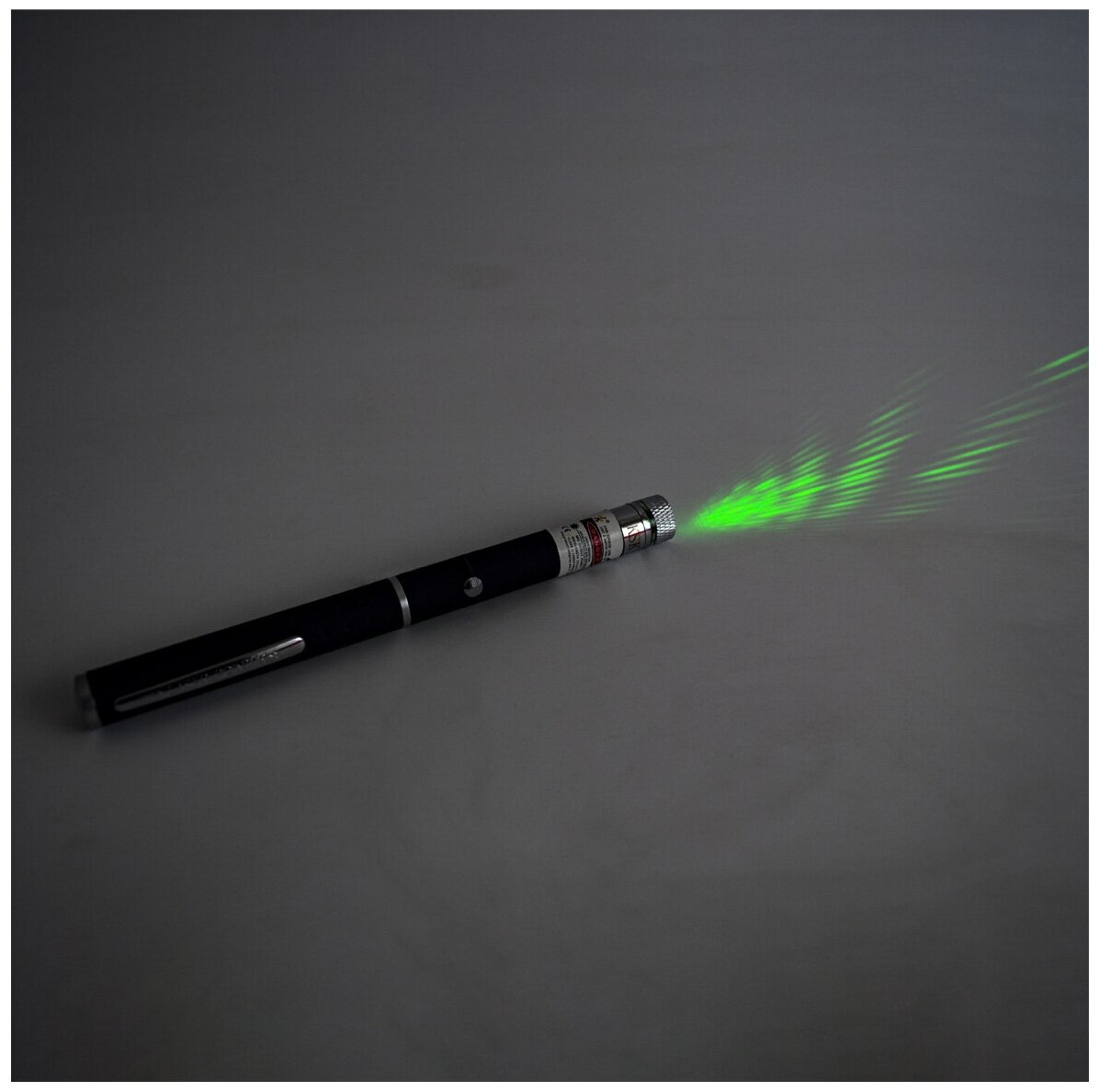 Лазерная указка Lazer Pointer (4 насадки ) зеленая