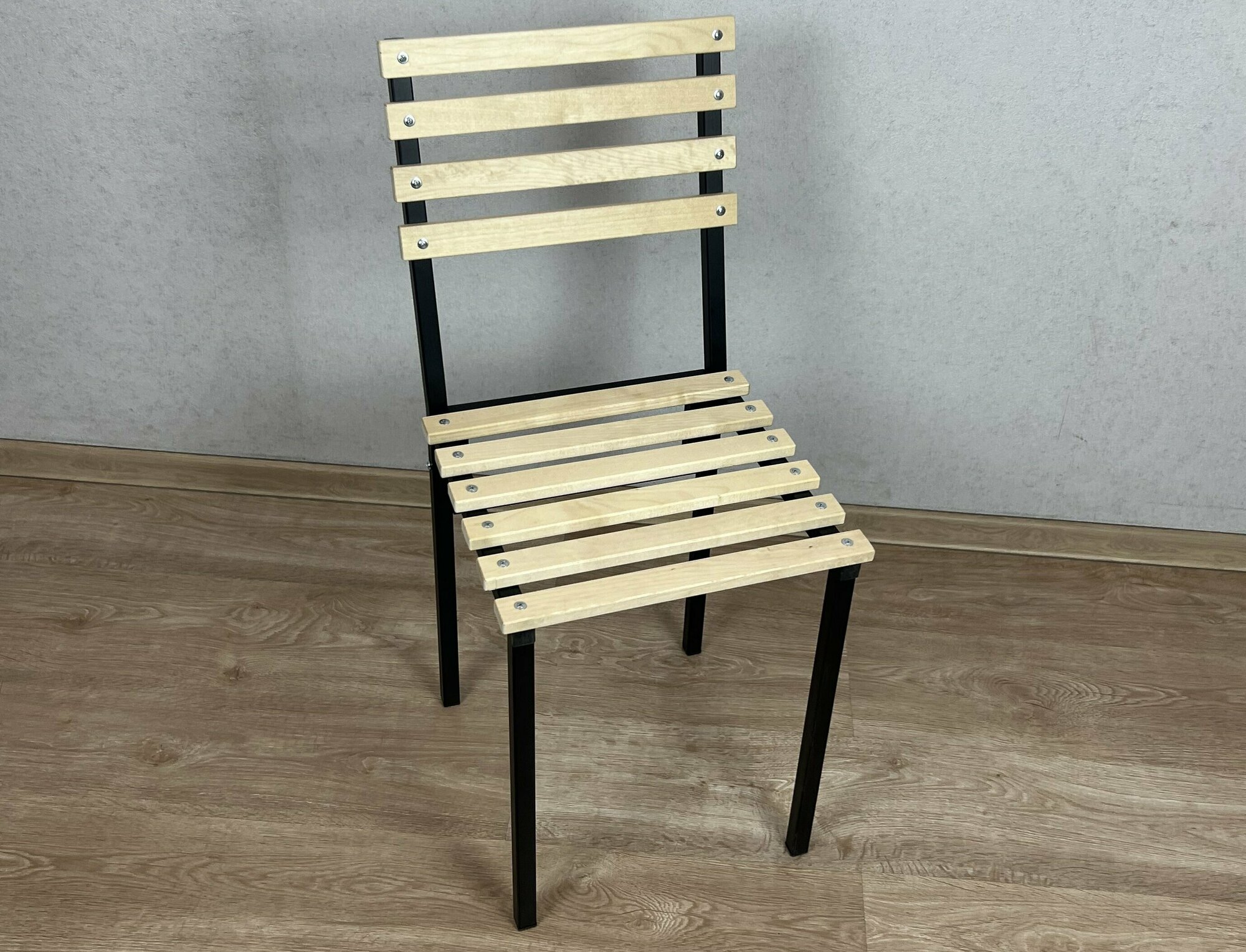 фото Стул металлический универсальный, черный каркас с березовой спинкой и сиденьем без покрытия