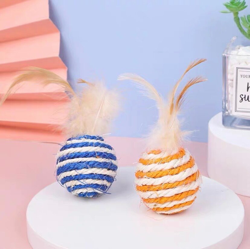 Изображение Игрушка для кошек из сизаля, шарики с перьями 2 штуки , разноцветные