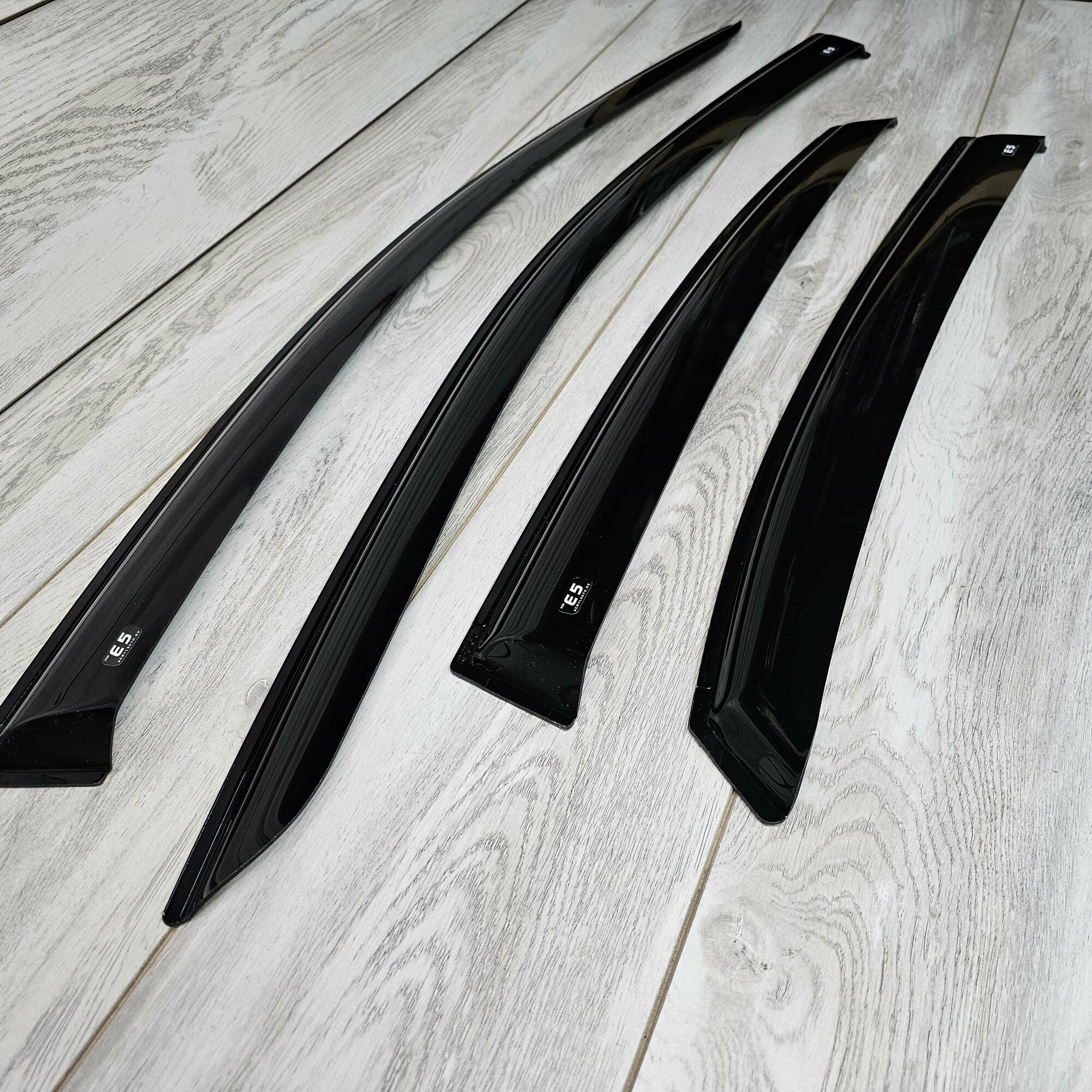 Дефлекторы (ветровики) окон на Kaiyi E5 (Каи ) — фото 1