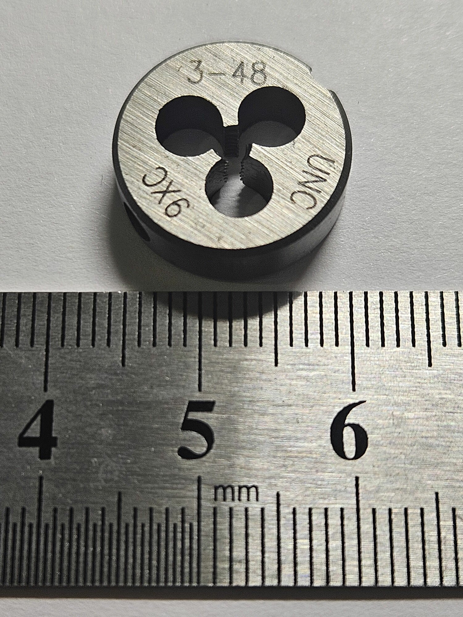 Плашка дюймовая UNC №3 48 ниток/дюйм