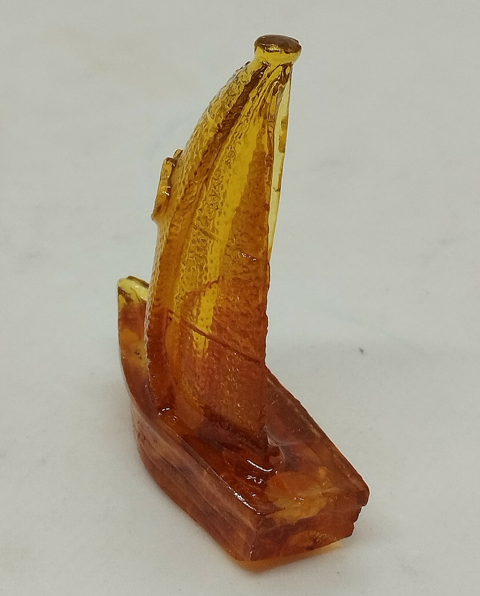 Янтарная фигурка Яхта, 12 г — фото 1