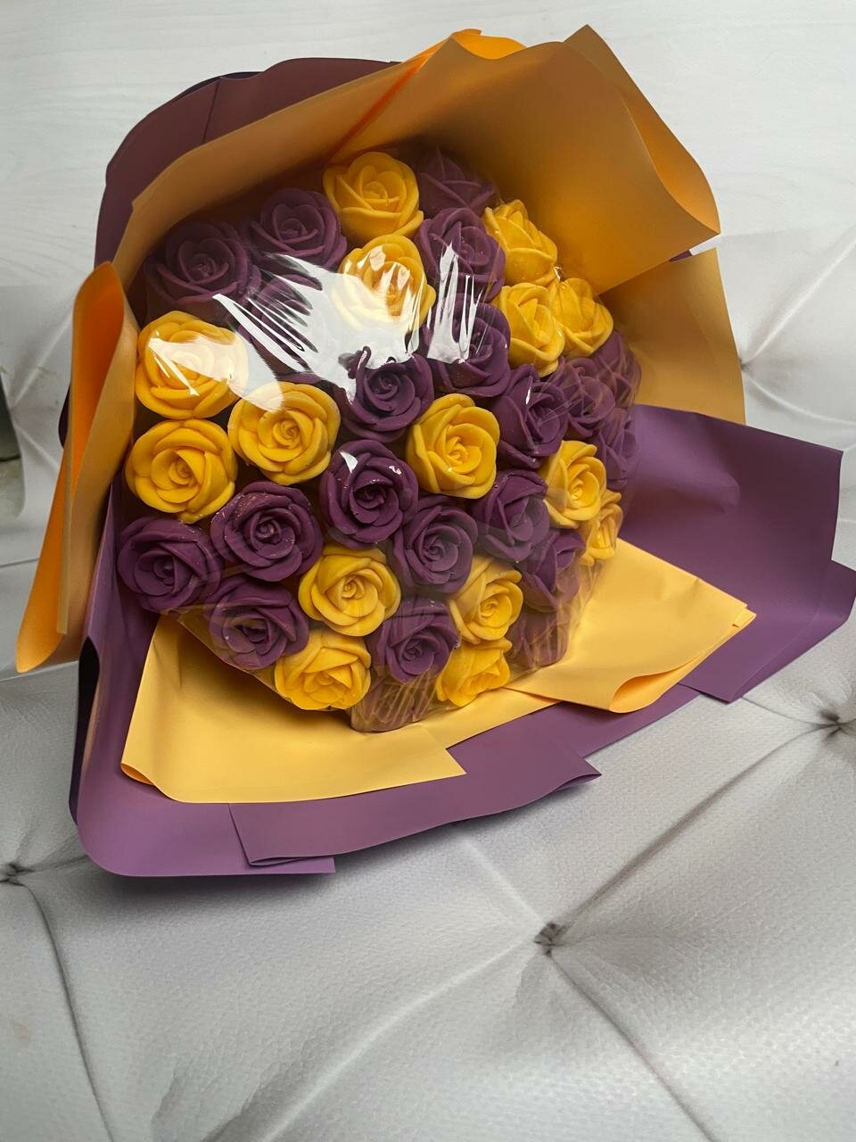 Букет Из 37 Шоколадных Роз ShokoTrendy лимонный сиреневый 444 гр