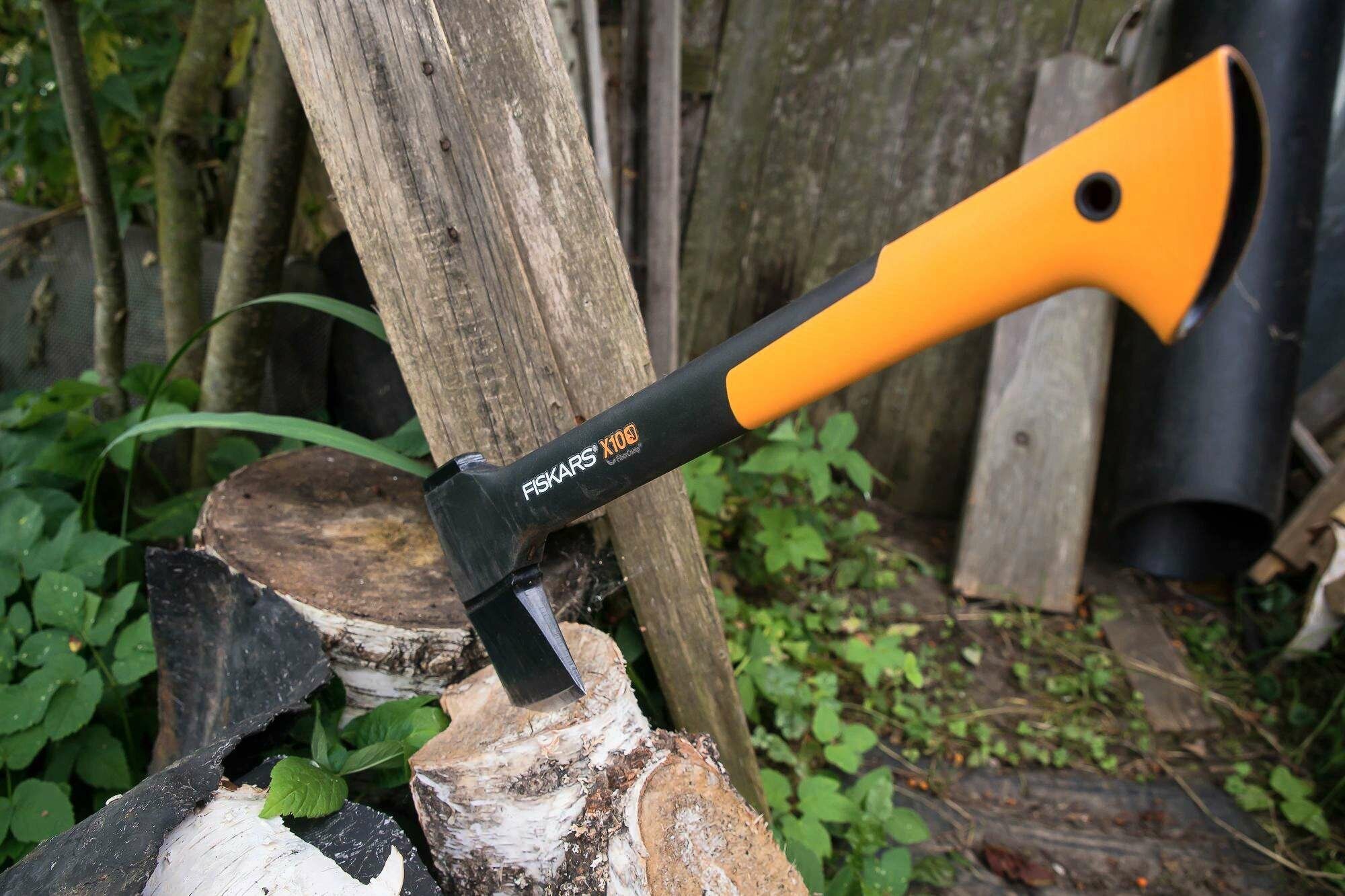 ТОПОР Fiskars X10 - фото №8