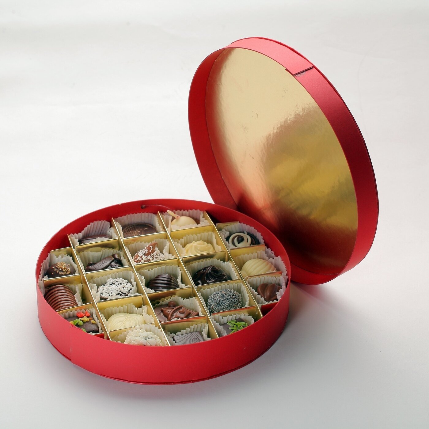 Коробка шоколадных конфет ручной работы Фраде - круглая большая (на 21 конфет) (бал) - фотография № 2