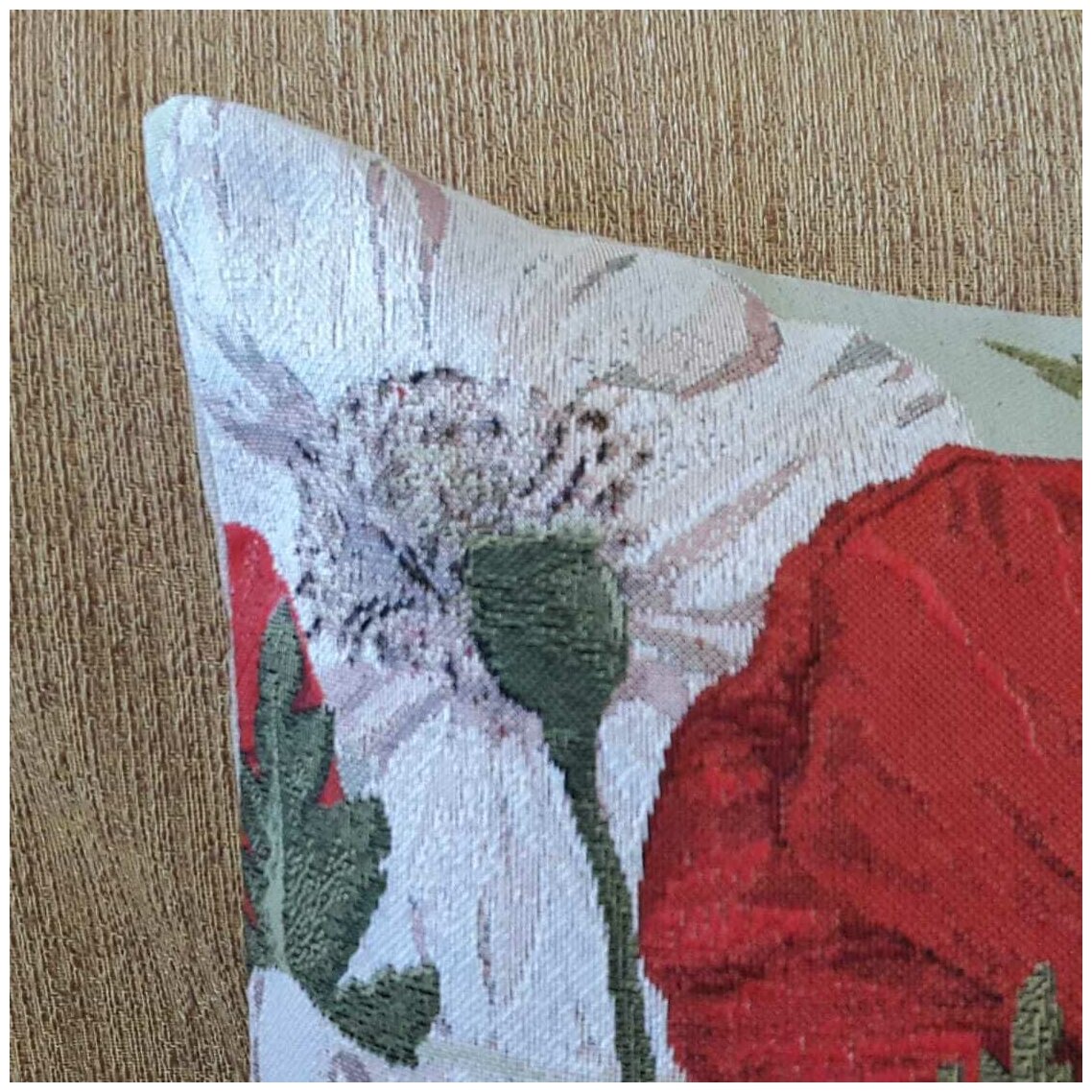 Наволочка декоративная гобеленовая "Маки красные и белые" (70х50) - фотография № 6