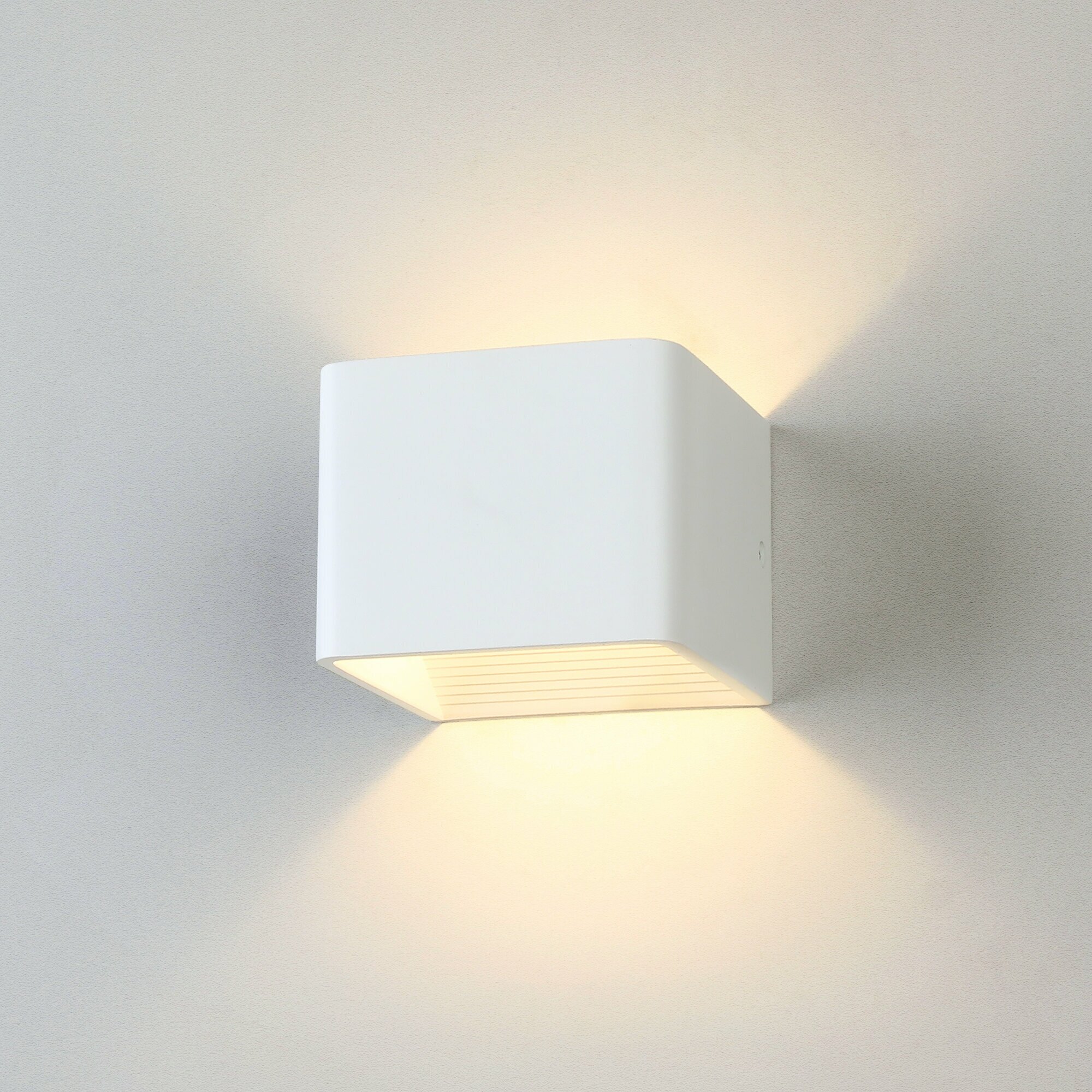 Настенный светильник Eurosvet Corudo Corudo LED белый (MRL LED 1060)